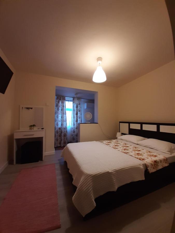 Casa Flamingo Ξενοδοχείο Κραϊόβα Εξωτερικό φωτογραφία